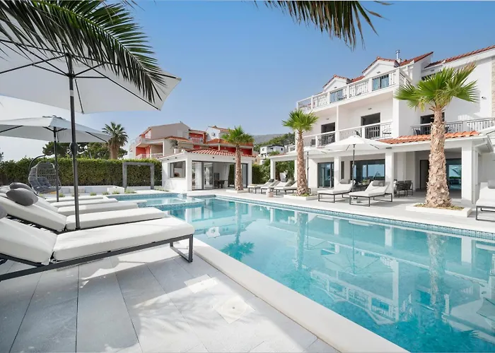 Luxury Beachfront Providenca Villa
