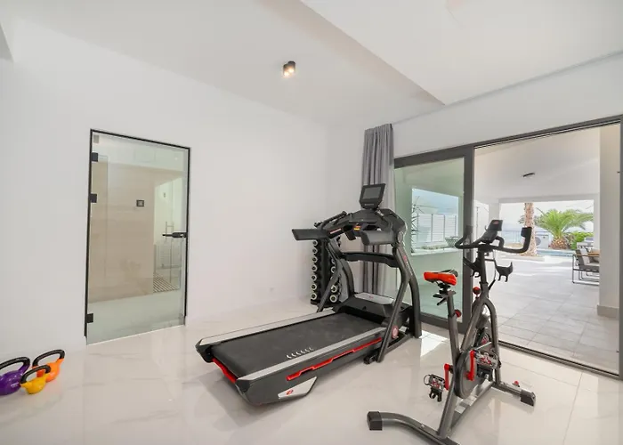 Luxury Beachfront Providenca Villa *