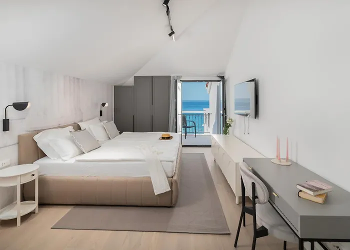 Luxury Beachfront Providenca Villa *