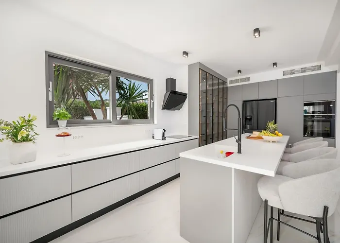 Luxury Beachfront Providenca *