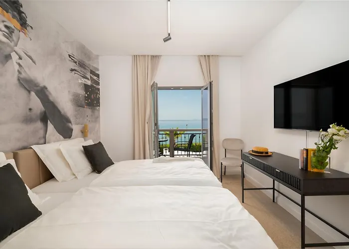 Luxury Beachfront Providenca Villa *