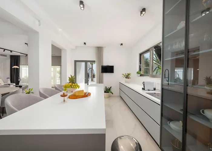Luxury Beachfront Providenca Villa