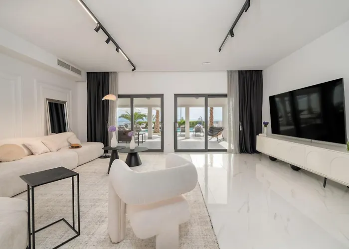 Luxury Beachfront Providenca Villa *