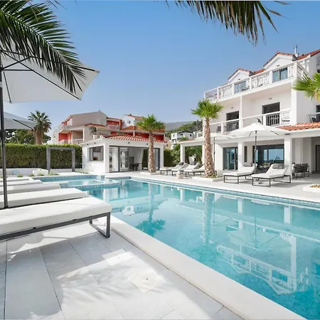 Luxury Beachfront Providenca Villa