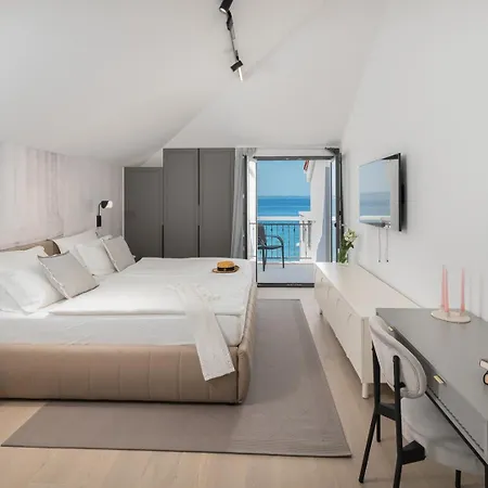 Luxury Beachfront Providenca Villa *