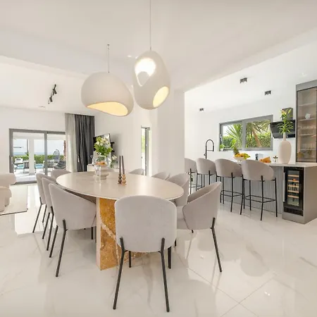 Villa Luxury Beachfront Providenca