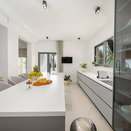 Luxury Beachfront Providenca Villa