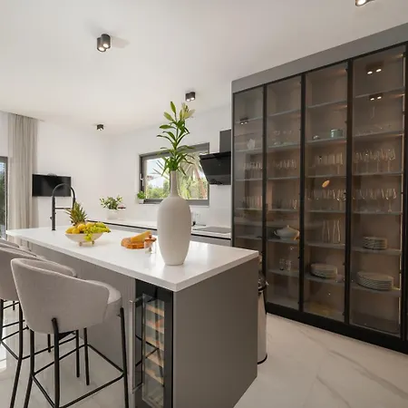Villa Luxury Beachfront Providenca *